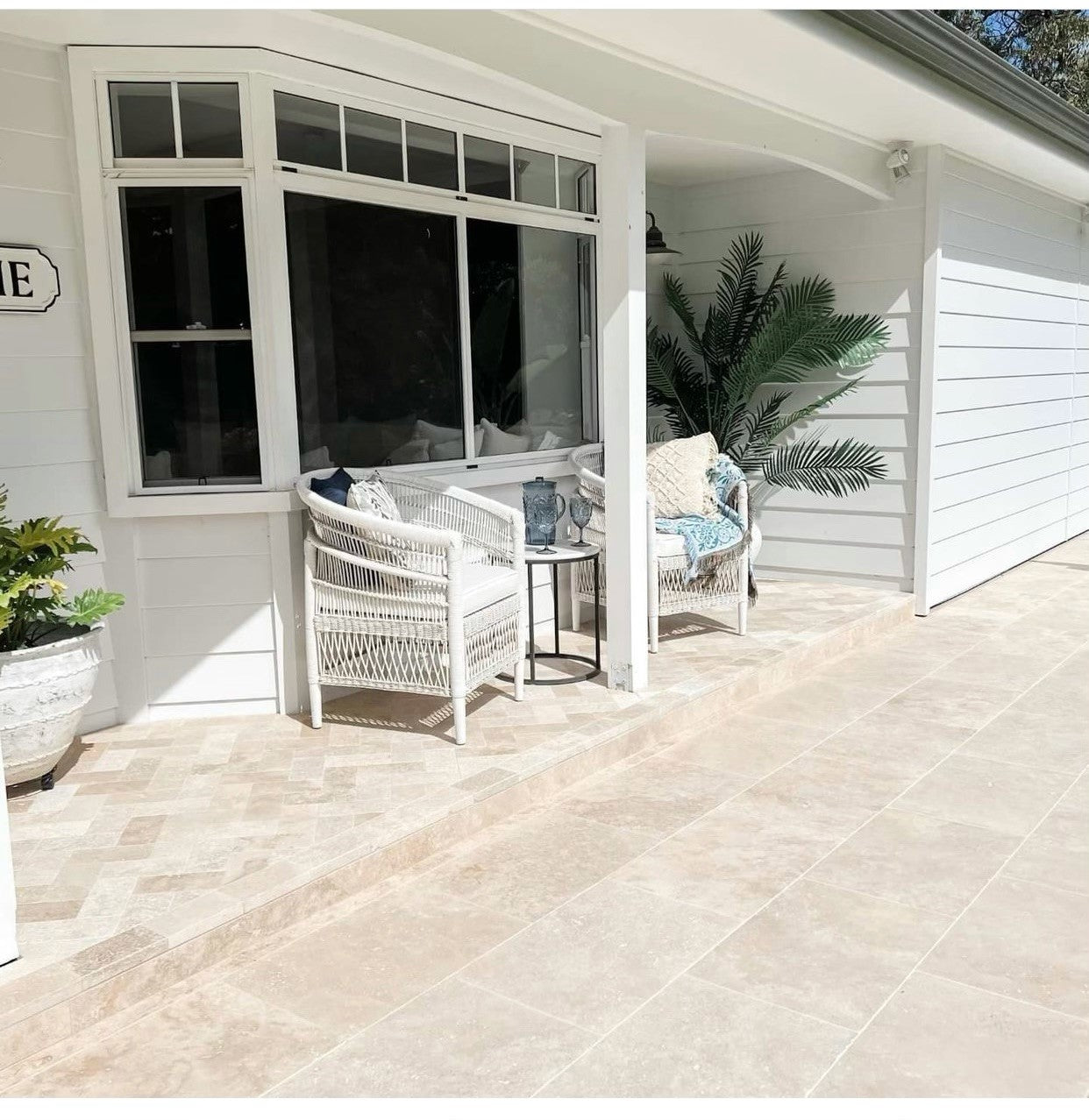 https://ammoniteliving.com.au/cdn/shop/files/Classic-Tumbled-Travertine-OUTDOOR-LIVING-2_1800x1800.jpg?v=1693798731